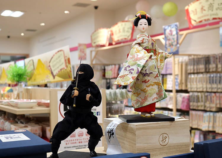 Ninjas and kimono dolls (1,200 yen, tax excluded)