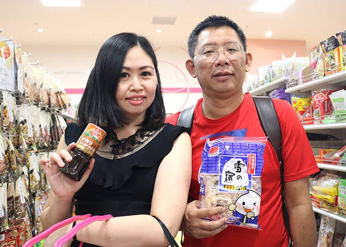 Youは何しに ダイソー へ 外国人が1300個も爆買いした人気100円コスメとは Live Japan 日本の旅行 観光 体験ガイド