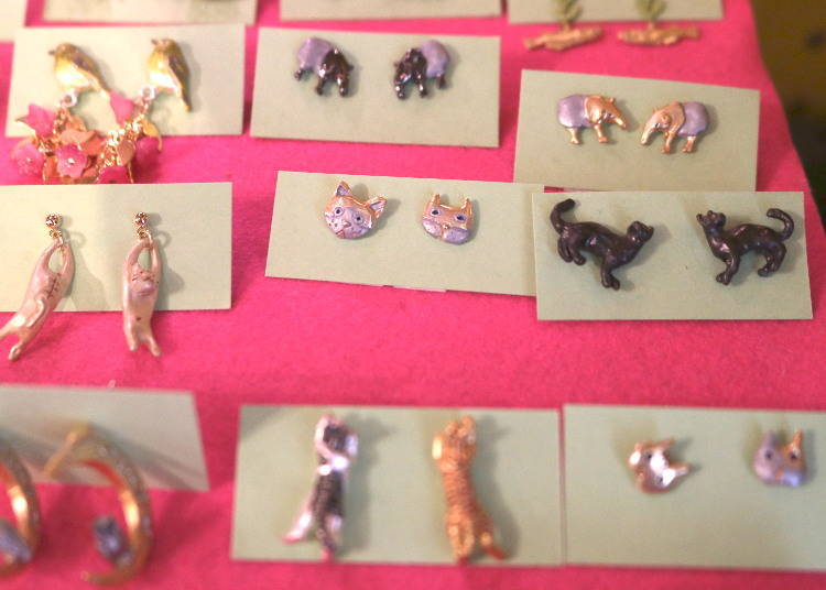 Animal earrings (from 1,600 yen, tax excluded)