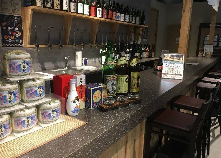 Cicipi Kuliner Lokal Sambil Menikmati Pemandangan Kastil Osaka