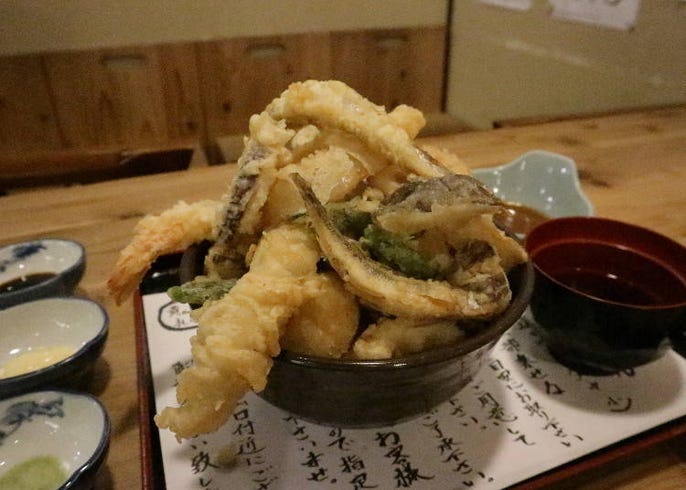 衝撃の 天ぷらのせ放題ランチ が800円 だけどペロリと食べられるウマさ 大阪 Live Japan 日本の旅行 観光 体験ガイド