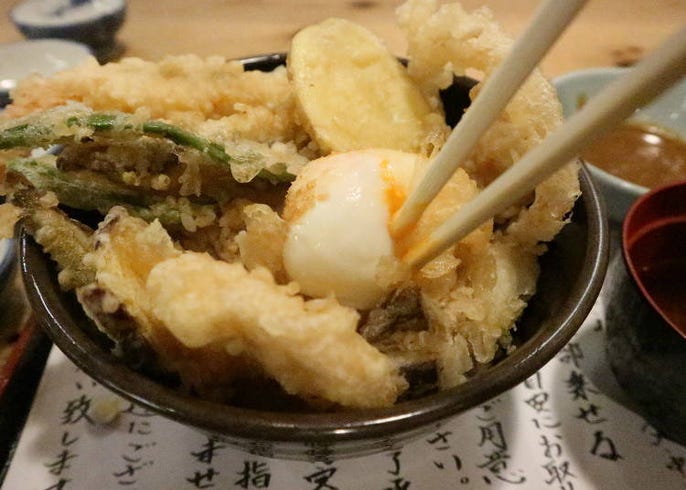 衝撃の 天ぷらのせ放題ランチ が800円 だけどペロリと食べられるウマさ 大阪 Live Japan 日本の旅行 観光 体験ガイド
