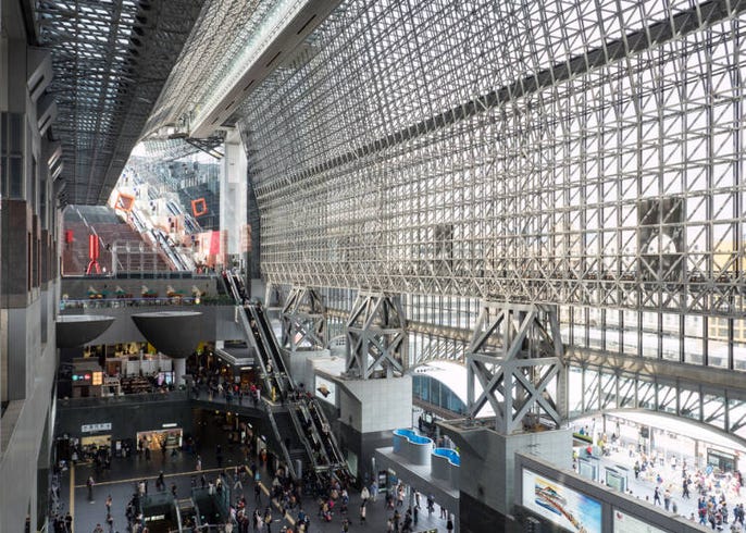 京都駅完全ガイド 交通機関やグルメ お土産スポットまで徹底紹介 Live Japan 日本の旅行 観光 体験ガイド