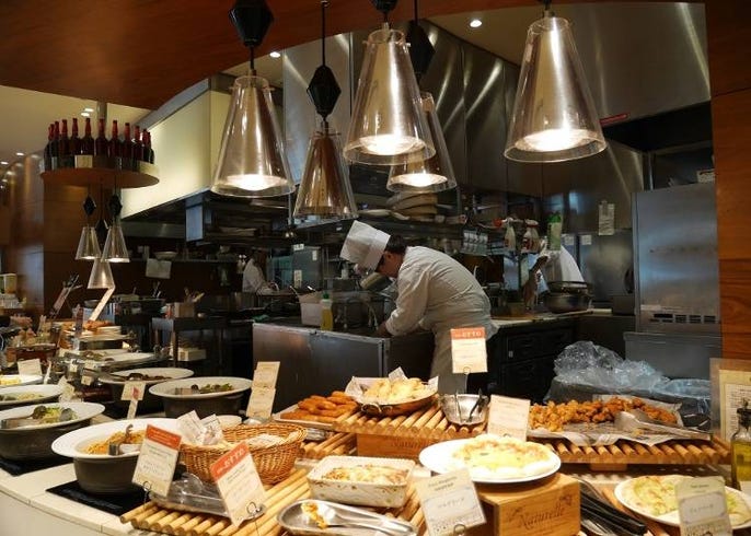 焼きたてパンも好きなだけ 大阪の 食べ放題ランチ 3選 Live Japan 日本の旅行 観光 体験ガイド
