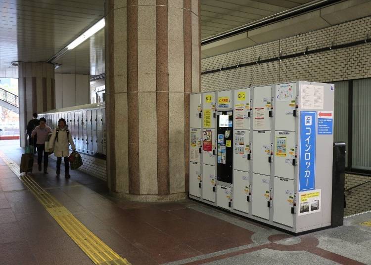 JR三宮（三ノ宮）站東口驗票口往南出去，有許多置物櫃（大700日圓、中500日圓、小400日圓）