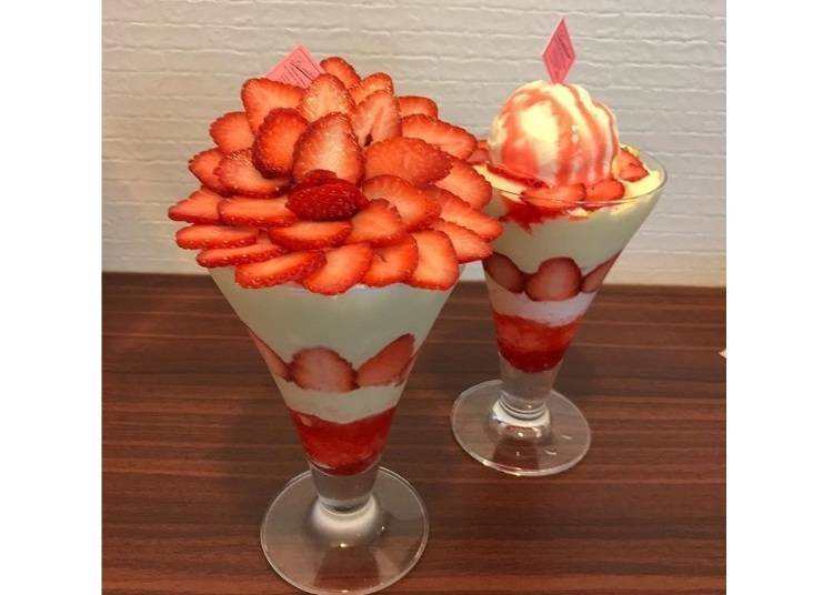 1. Torkuchen’s bouquet-like strawberry parfait