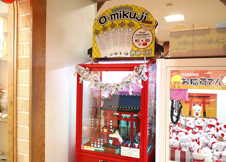 Omikuji Fortune Telling (200 yen), written in Japanese, English, Chinese, and Korean (2F)