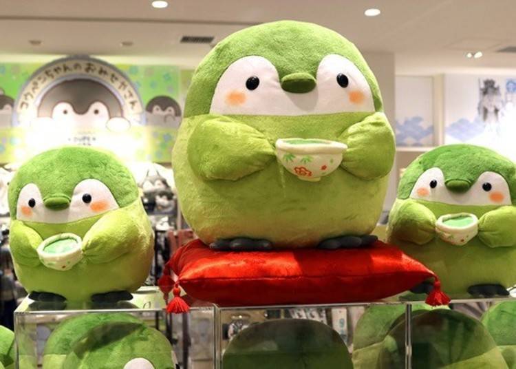 Koupen-chan Matcha Plush Doll L (3,000 yen). Items on red cushion are for display only.