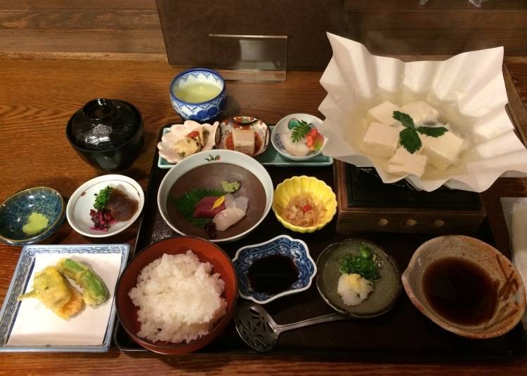 7:00 p.m. A Kaiseki dinner in Gion