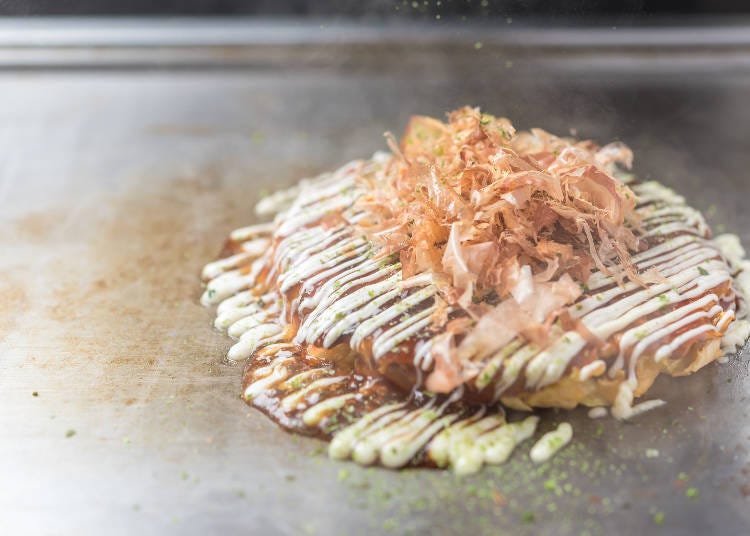 Okonomiyaki (pork) 990 yen (tax included)