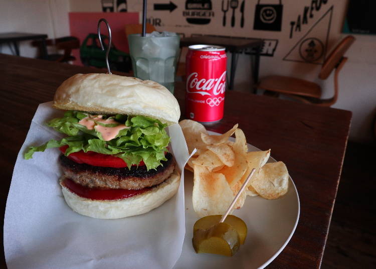 Smile Burger 1,150 yen (including tax)