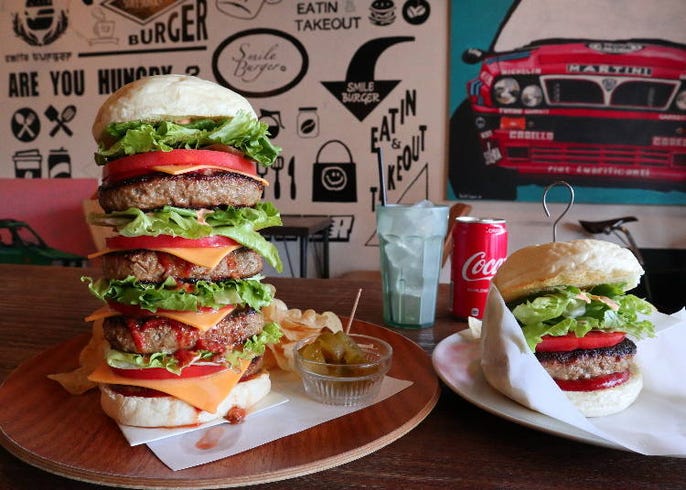 風情ある京都の町で見つけた タワー級のメガ盛り絶品ハンバーガーに驚愕 Live Japan 日本の旅行 観光 体験ガイド