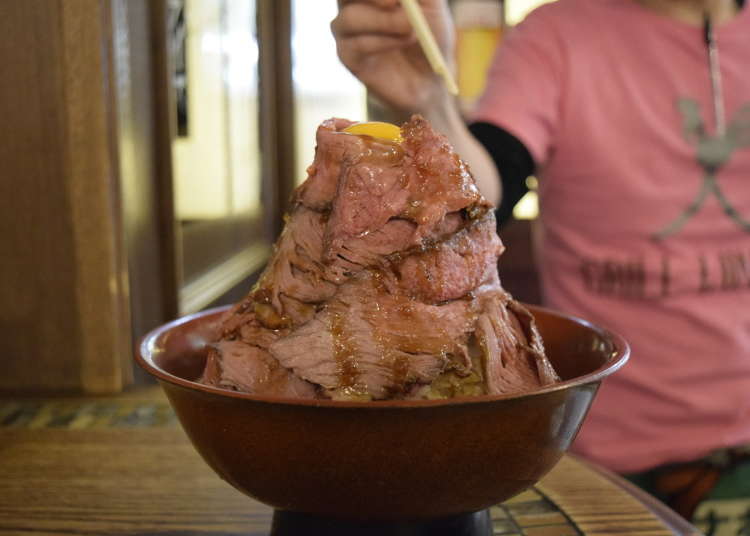 2,100円で高級ローストビーフが三段重ね！大阪のメガ盛り丼が太っ腹すぎ…