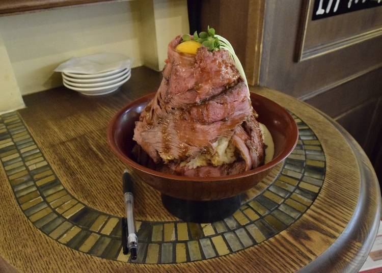 GRILL異人館午餐著名料理「烤牛肉蓋飯」是出自於高級飯店的味道