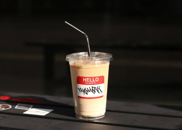 Iced latte (450 yen, with tax)