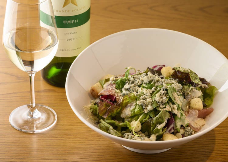 Gorgonzola and dry-cured ham Caesar salad (950 yen) with Dry Koshu (650 yen per glass)