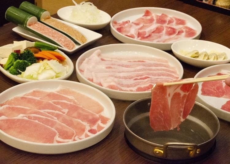 There are four kinds of all-you-can-eat pork shabu shabu for just 1,880 yen!