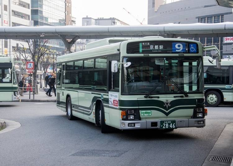 4. Buses and subway are an inexpensive and efficient way of getting around