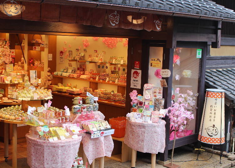 4. Senneizaka Marun: This colorful shop offers Kyoto sweets in adorable packaging