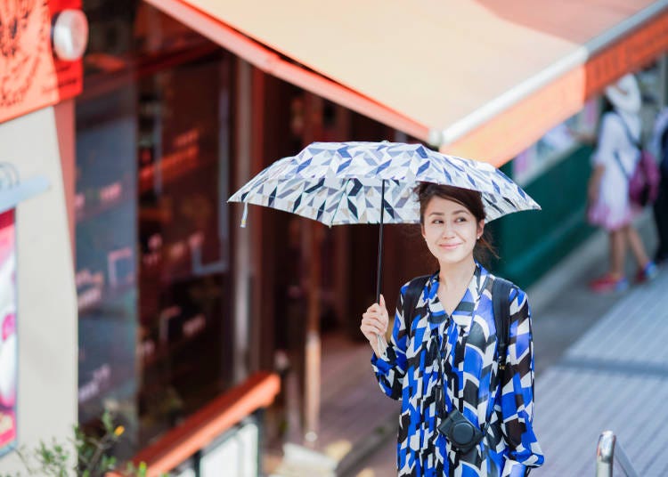 4. A parasol or hat is indispensable!