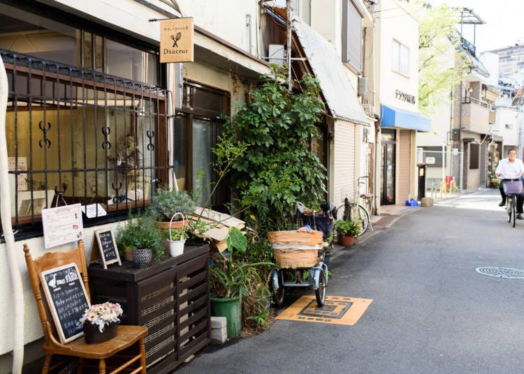 Nakazakichō: A retro street lined with fashionable cafés
