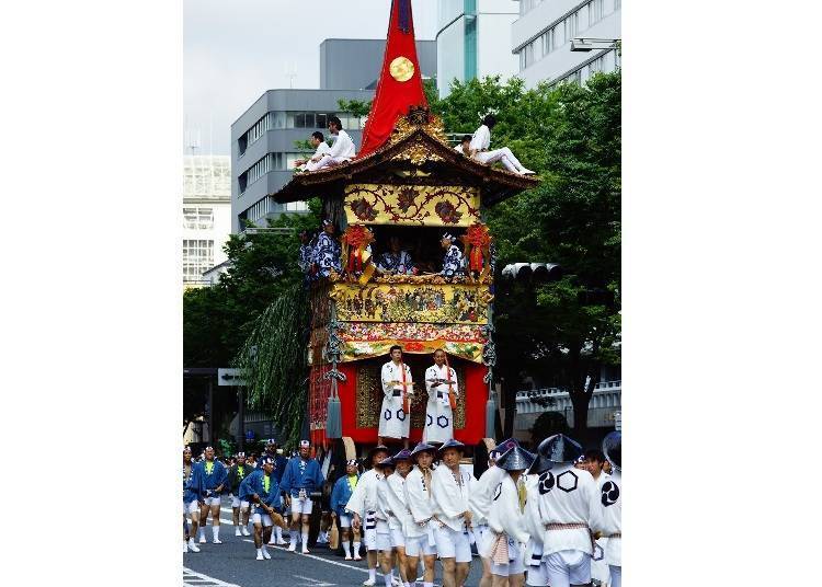 3. ชม "พิพิธภัณฑ์เคลื่อนที่" รถแห่ยามาโบโกะที่ตกแต่งอย่างงดงาม
