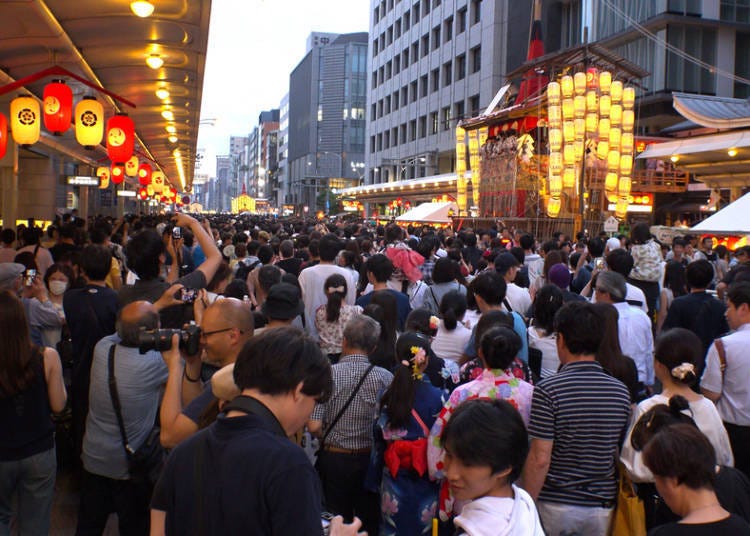 StreetVJ / Shutterstock.com