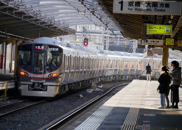 What makes the Osaka Loop Line so convenient for sightseeing?