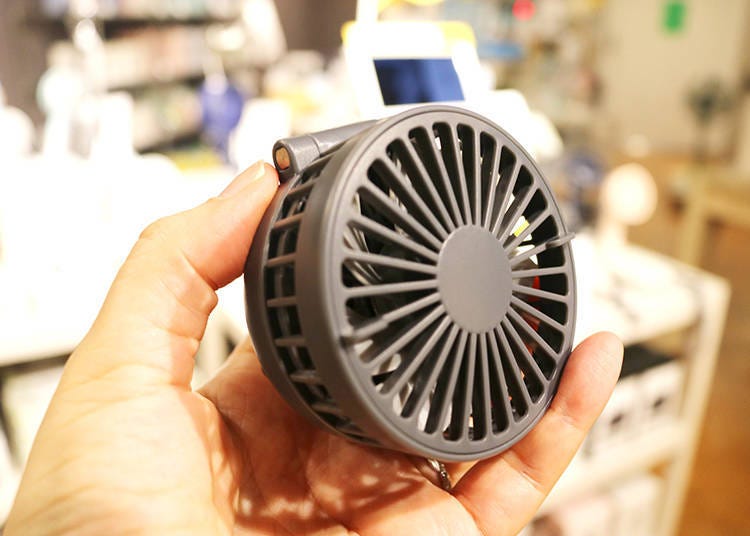 Compact Fan Mini Kuri (2,728 yen)