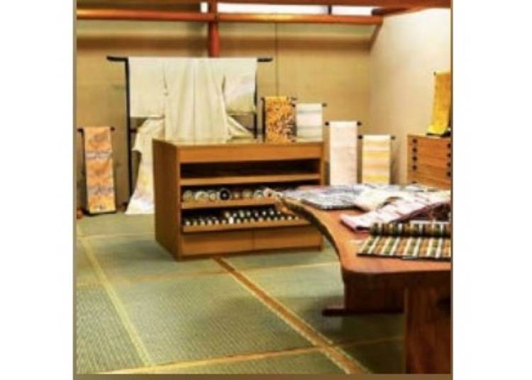 京都免費景點⑤【今出川】欣賞華麗的和服表演「西陣織會館」