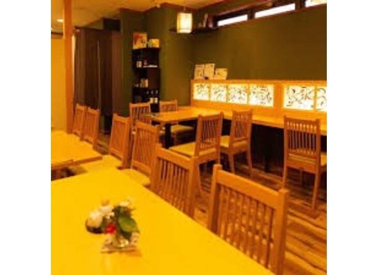 6．素朴でかわいらしい店内で和のビッフェ「京料理 ほうざん」
