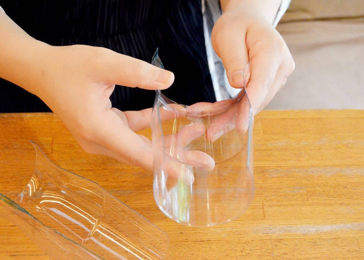 Cut the PET bottle in half vertically