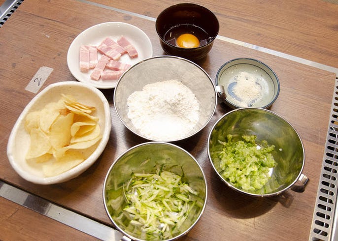 お好み焼き粉がなくてもできる お店に負けない大阪名物お好み焼き作りに挑戦 Live Japan 日本の旅行 観光 体験ガイド