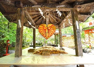 恋愛成就ならココ 京都 大阪の縁結び神社 パワースポット5選 Live Japan 日本の旅行 観光 体験ガイド