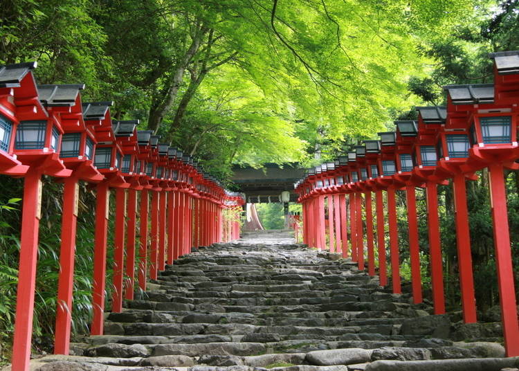 Approach to the shrine, made up of a stone stairwell that seems to purify with every step taken