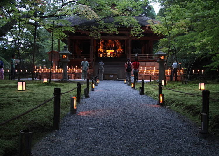 The Ōjōgokuraku-in building is designated as an Important Cultural Property of Japan, and the Amida Sanzon statues within are considered national treasures