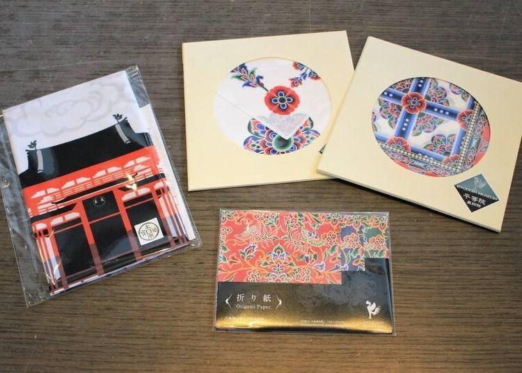 Origami Set (350 yen), Handkerchief (850 yen each), Towel (1,700 yen) ©Byodoin