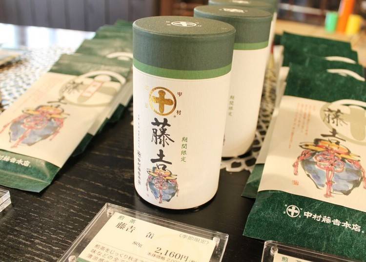 From the left: Fujiyoshi Aged Sencha bag (50g, 1,080 yen), Fujiyoshi Sencha can (80g, 2,160 yen), Fujiyoshi Sencha bag (50g, 1,080 yen) *Seasonal items, tax included