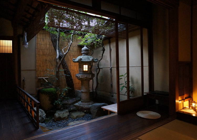 In addition to bright Japanese-style twin rooms with high ceilings called Yamato Ceilings, there are also Western-style private rooms