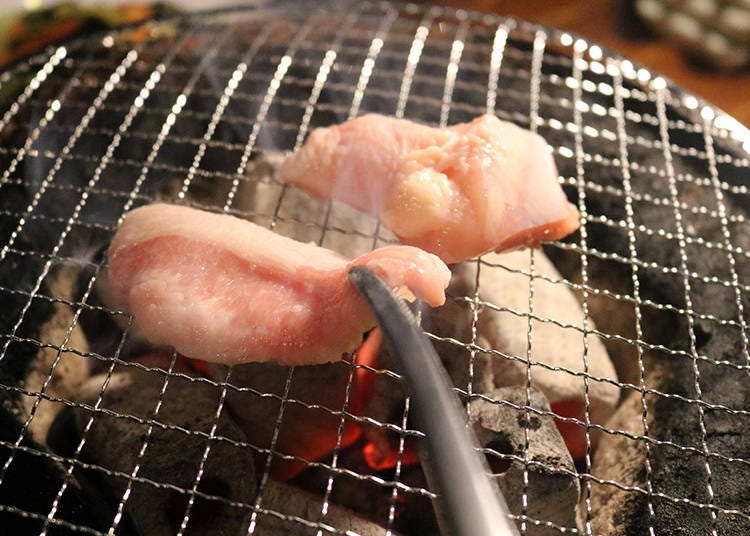돼지고기(사진 아래)와 닭고기(위)도 무제한