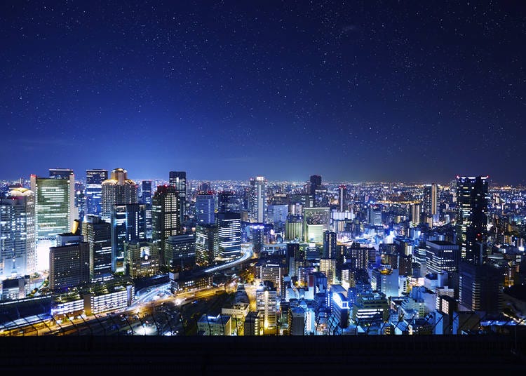 2.星空散歩と大阪市街全域の夜景が楽しめる「梅田スカイビル空中庭園展望台」