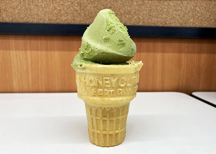 The ice cream made with matcha green tea from Kitagawa Hanbei Shoten is a unique product of Fresco, which operates mainly in the city of Kyoto.