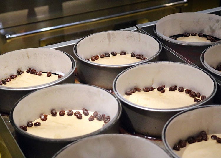 Raisins are placed around the edge of the cake ring.