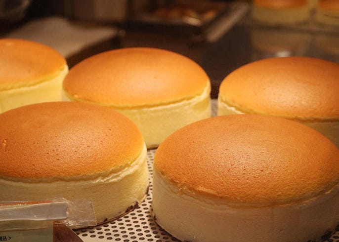 りくろーおじさんの店 のチーズケーキは 絶対食べたい大阪限定グルメ Live Japan 日本の旅行 観光 体験ガイド