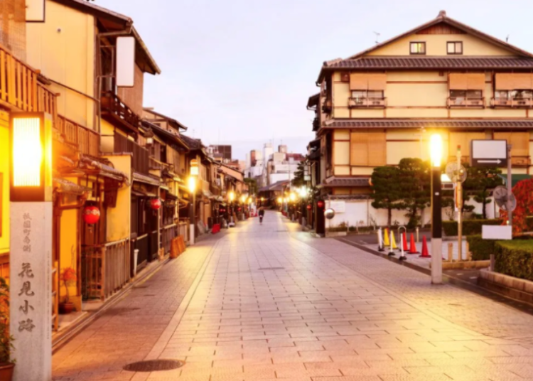 The empty streets of Gion, once bustling with tourists and locals