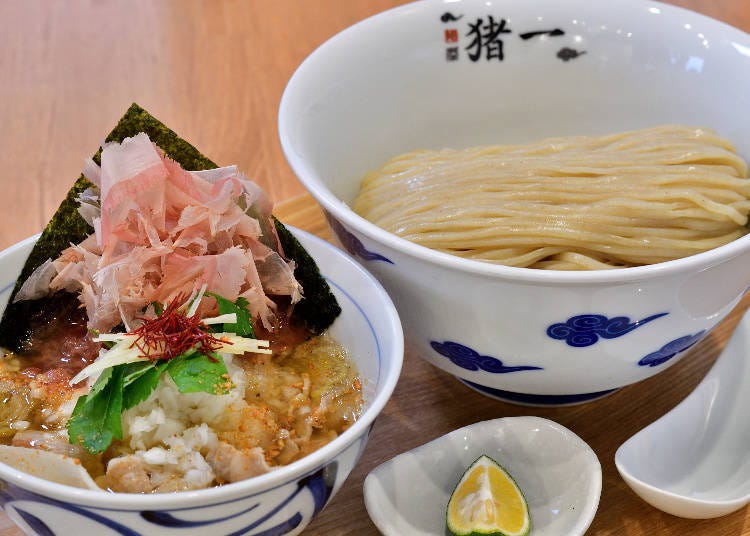 Kyoto mochibuta pork tsukesoba with grated daikon radish (White soy sauce-based), (1,200 yen including tax)