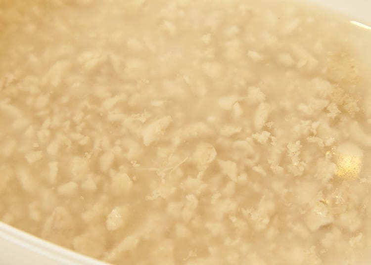 Focusing on the umami flavors rather than the texture, pork back fat is boiled for hours to create a rich and deep taste.
