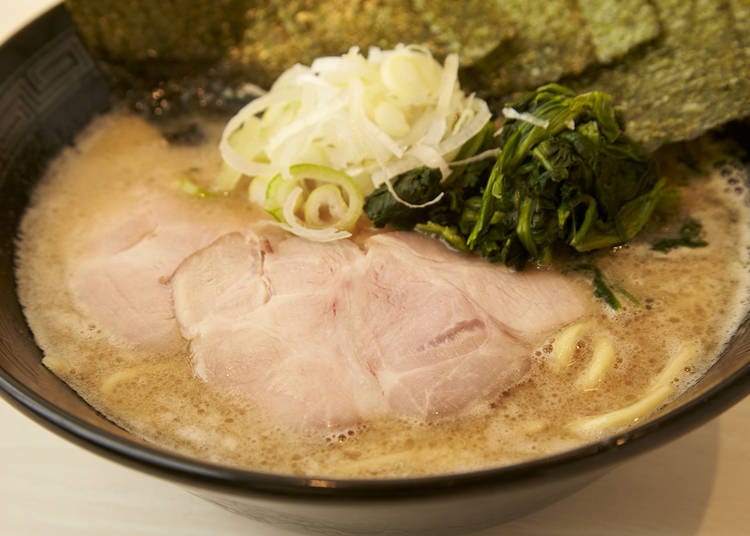 Iekei ramen, (800 yen including tax): Ramen that's been promoted from a limited-edition dish to one on the standard menu.