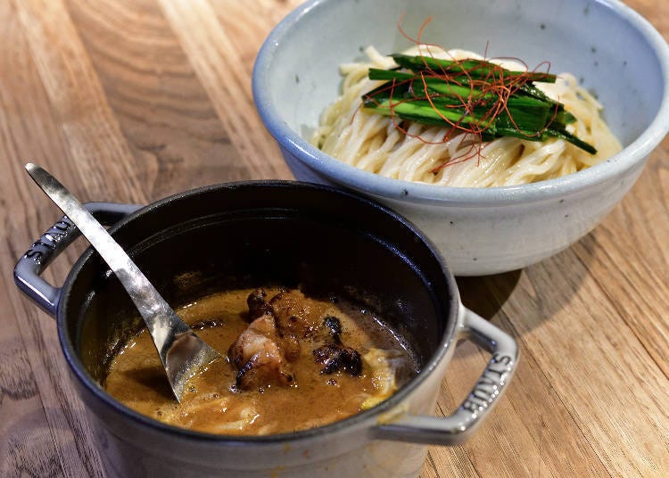 第一名的人气餐点「牛肠沾面（もつつけ麺）」950日元（含税）