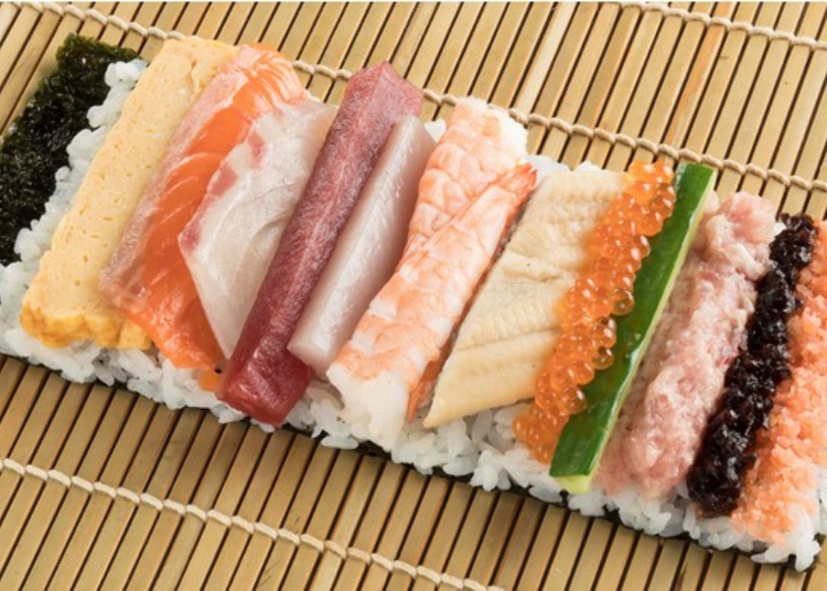 可以吃到12种食材的豪华惠方巻「特上海鲜太巻」750日元(含税)